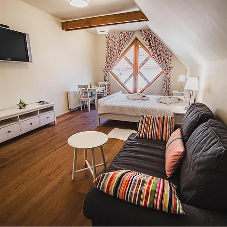 Farm Zurej بيت ضيافة